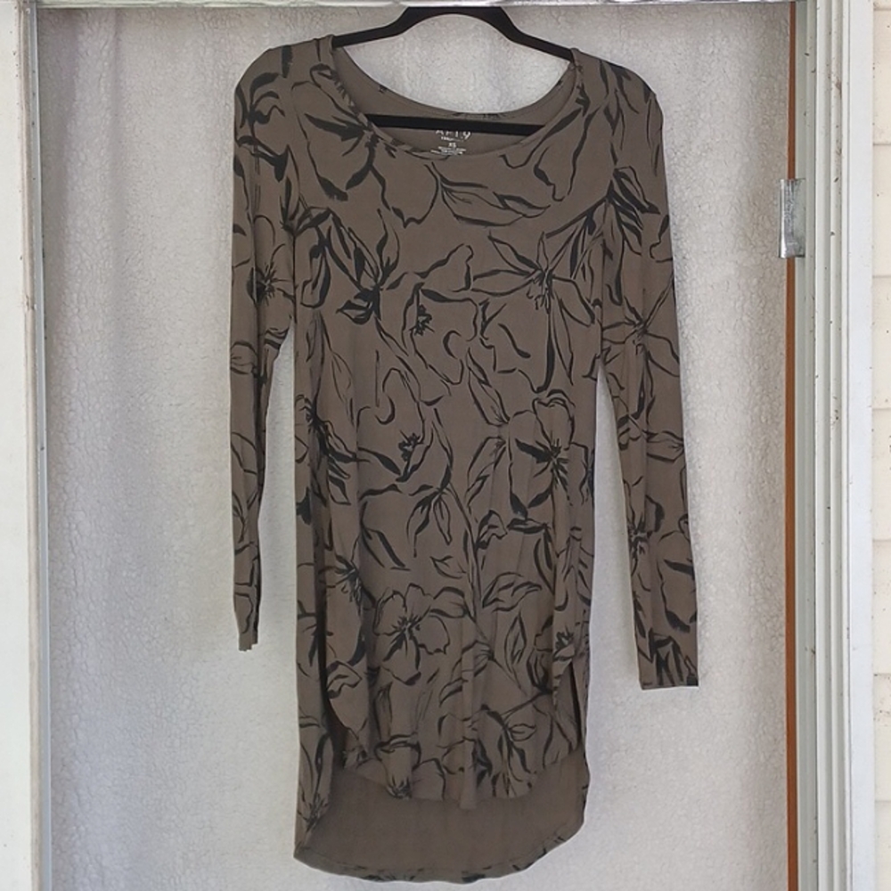 APT long sleeve shirt